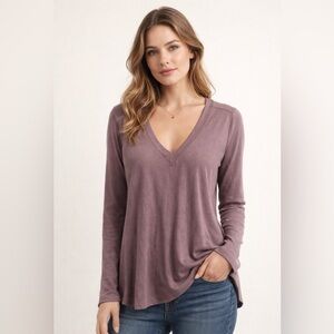 Beyond Yoga Women's Purple V-Neck Top